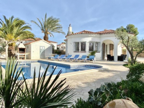 Villa Matilda with air-conditioning & private swimming pool only 400m walk to the beach